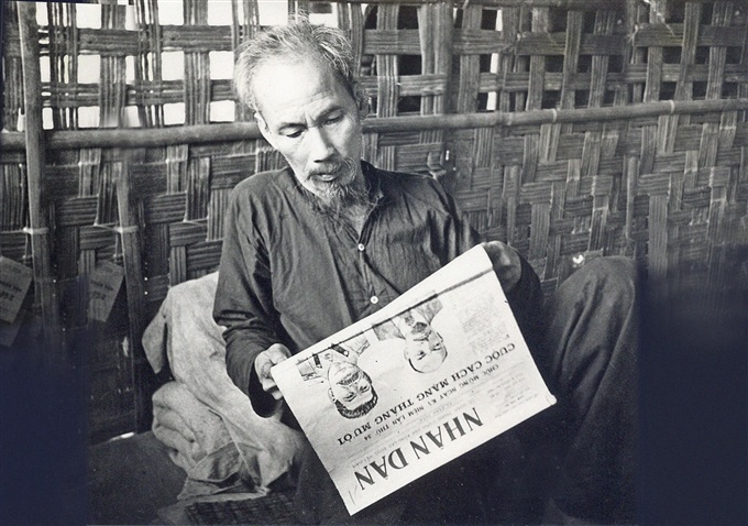 Học tập phương pháp đọc báo của Chủ tịch Hồ Chí Minh